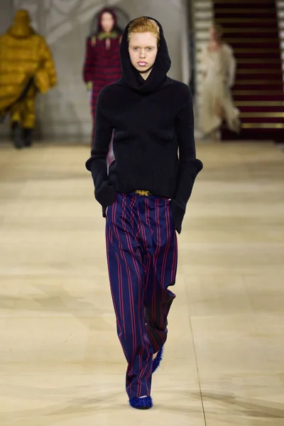 Look 24